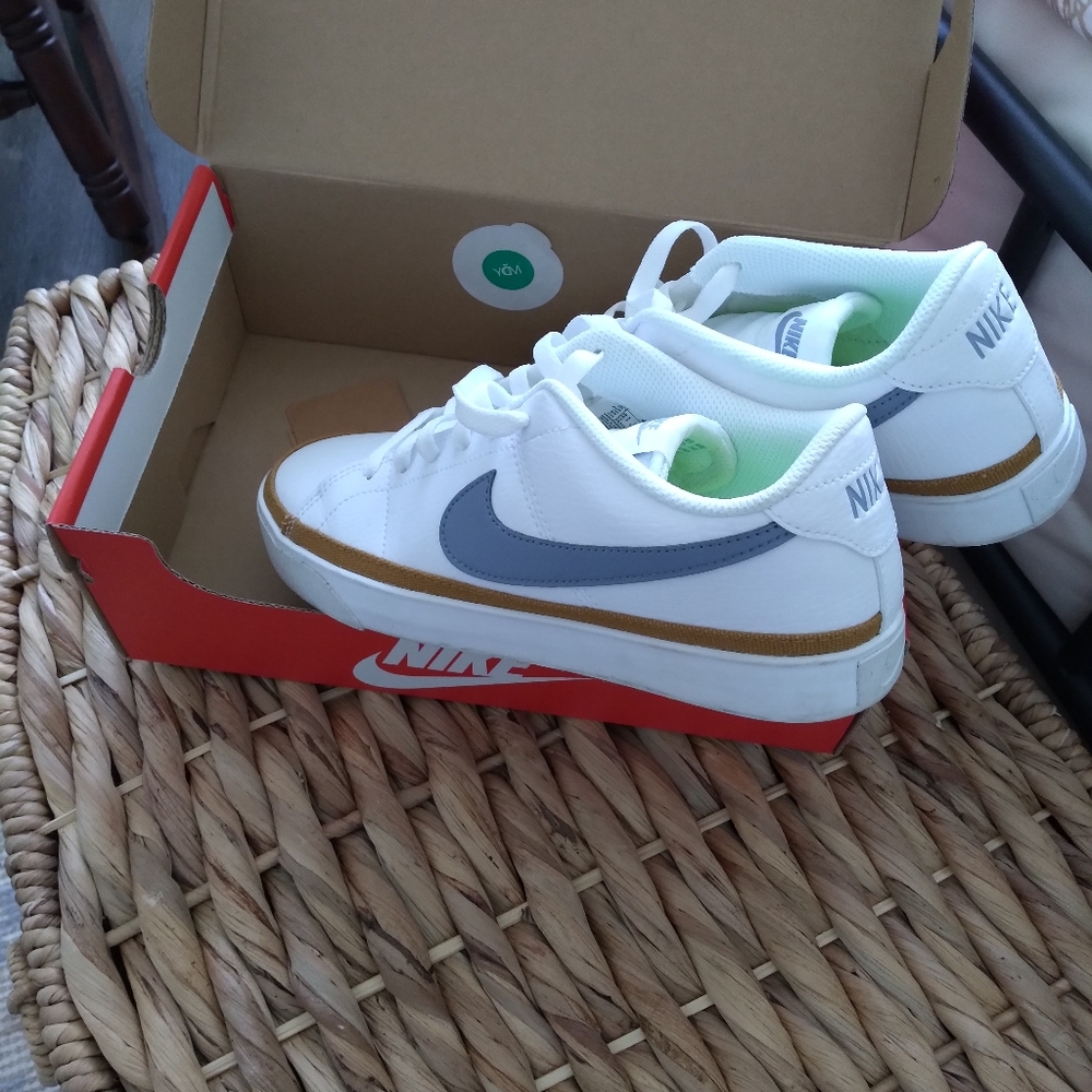 Nike Court Legacy